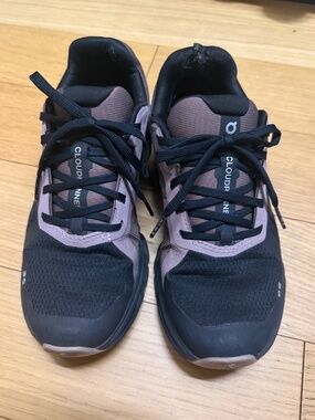 On Cloudrunner 2 waterproof women's sneakers size 5.5